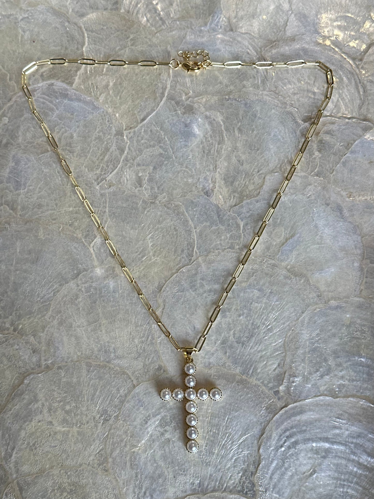 CRUZ DE PERLAS NECKLACE